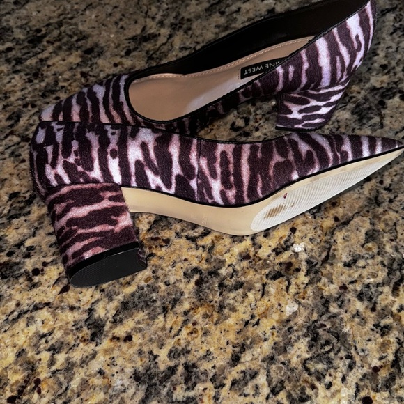 Never worn- Nine West Jolanda Classic Fabric Tiger Print Block Heel Pump Size 8 - Picture 7 of 9